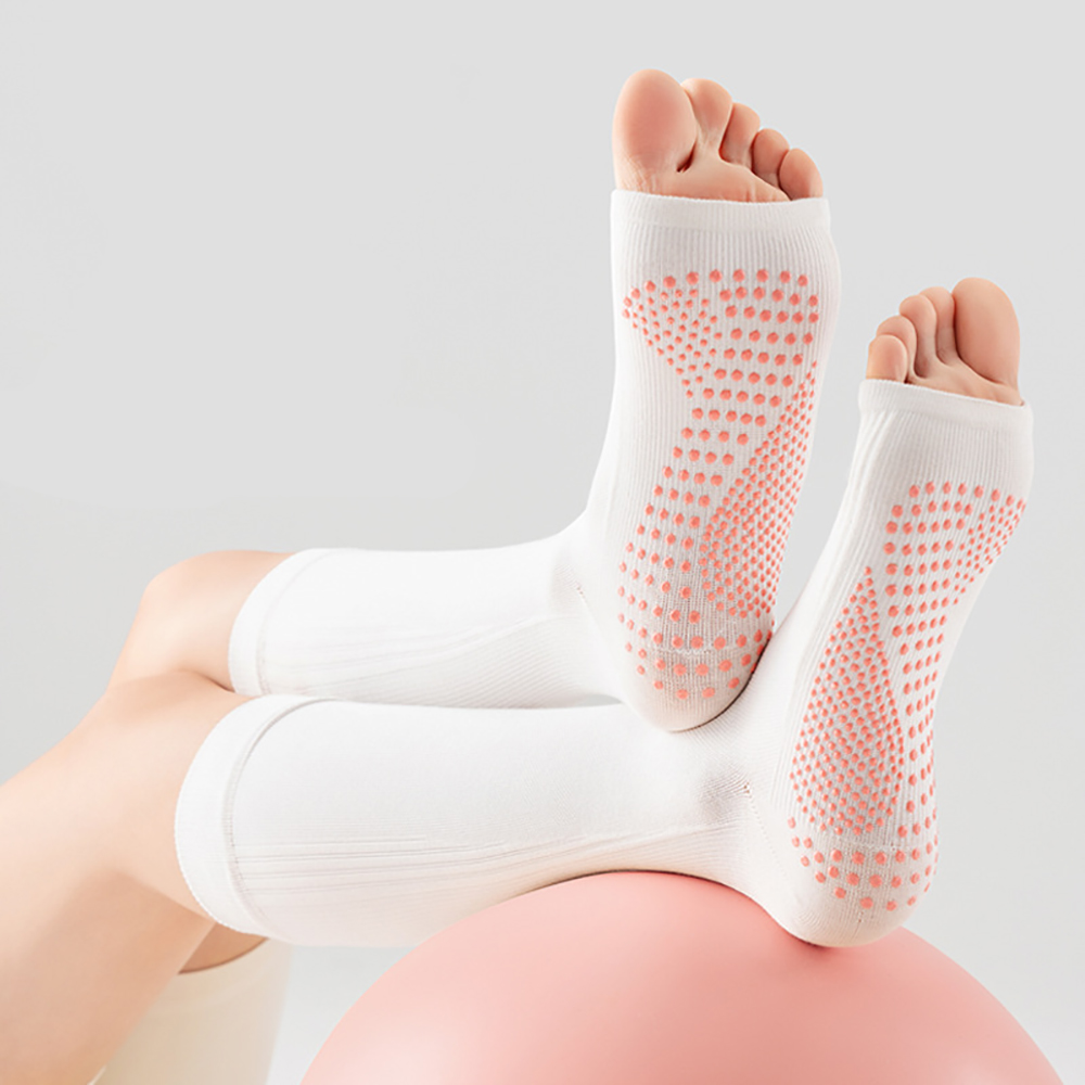 Sports Socks - プロ仕様のオープントゥヨガソックス。滑り止め加工を施した、女性用、ふくらはぎ丈のピラティスやフィットネス、ダンス、スポーツ用ソックス。コンプレッションストッキングとしても使用可能。
