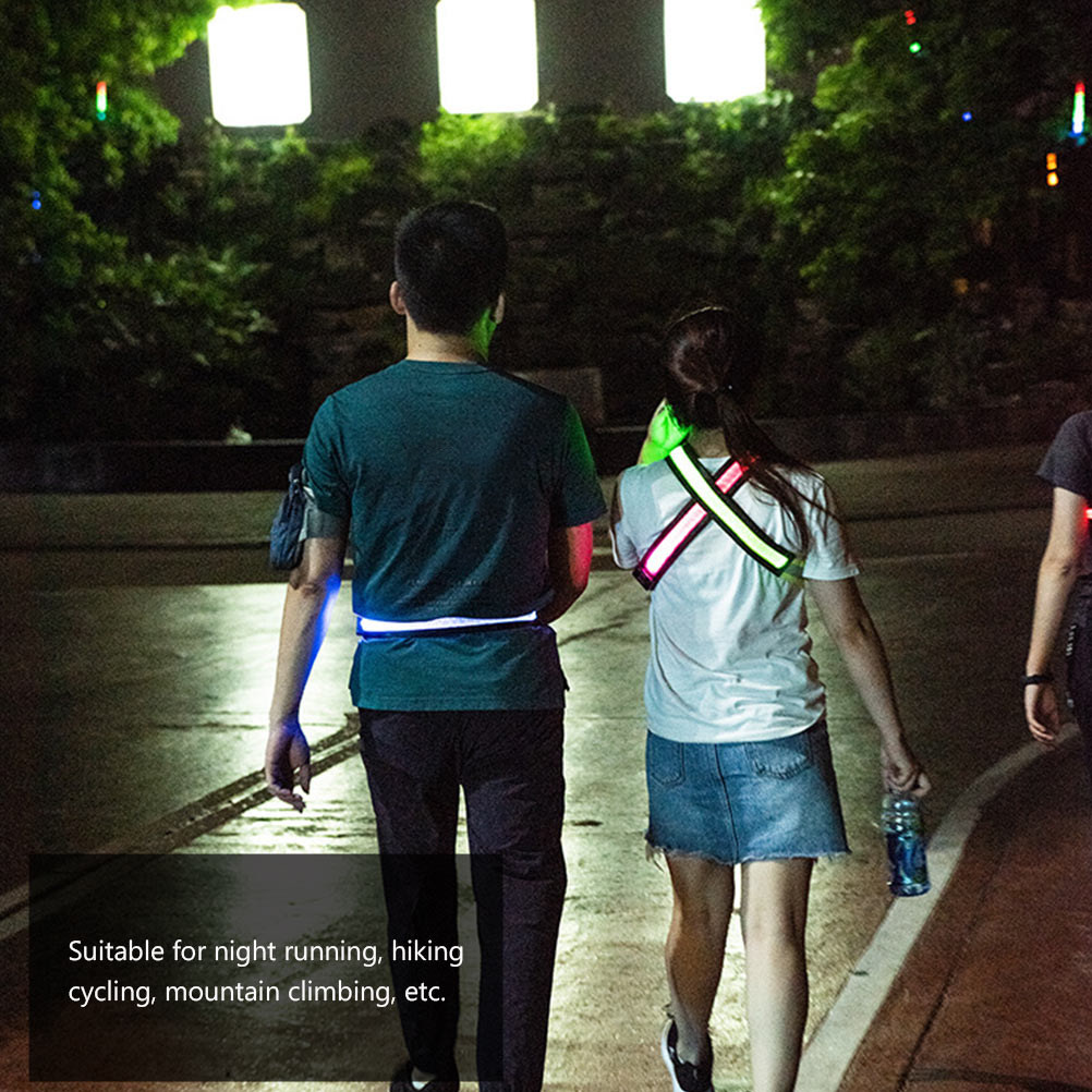 Running Visibility Gear - LED反射素材を使用したランニングベルト。充電式で、伸縮性のある調整可能なストラップ付き。超高輝度ライトで360度の視認性を確保し、夜間の安全をサポート。色：グリーン。