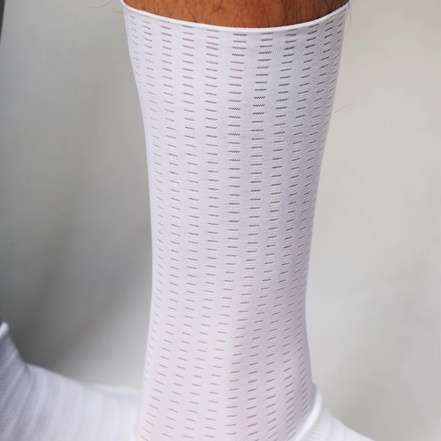 プロ仕様の男女兼用エアロサイクリングソックス。通気性に優れ、 - Sports Socks のレビューと価格